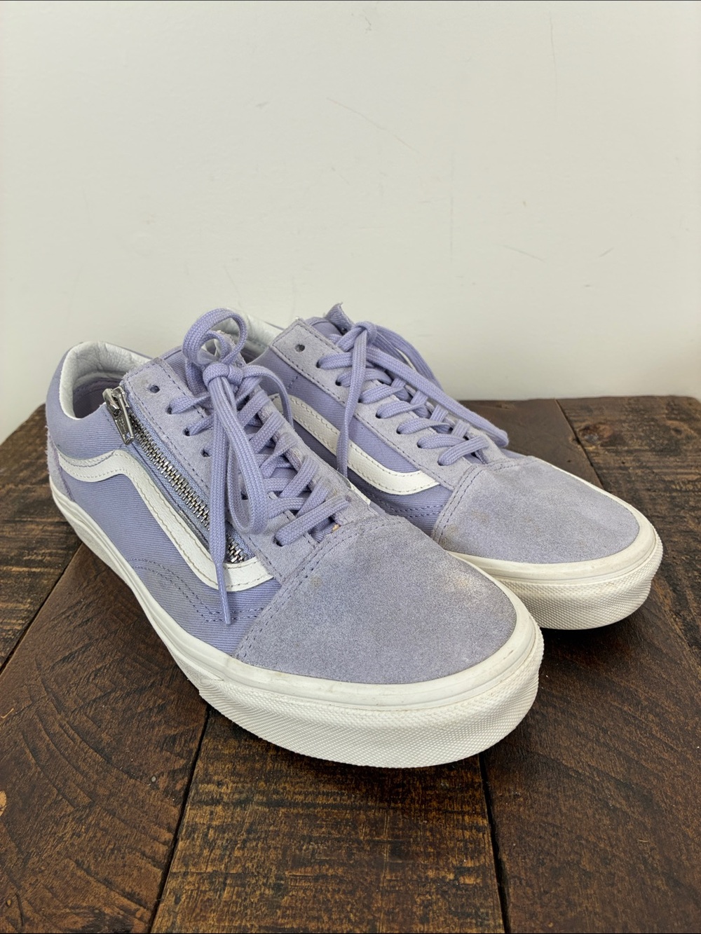 Vans Lilac Canvas Low-Top Sneakers Zipper White Accents Women’s 9 Suede